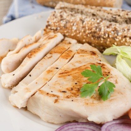 Universal IQF Halal Steam Cooked Chicken Fillets 140g+ 4x2.5kg